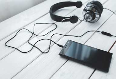 76人与爵士NBA激战：恩比德与米切尔闪耀，76人最终取胜